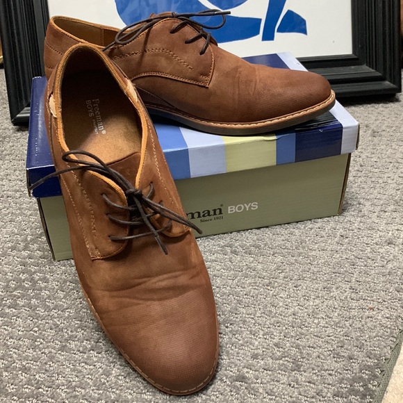 Boys Dress Shoes. Faux suede. Excellent condition. Worn 1x. 👞 - Picture 2 of 7